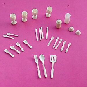 Barbie doll house sweet roses cups & utensils